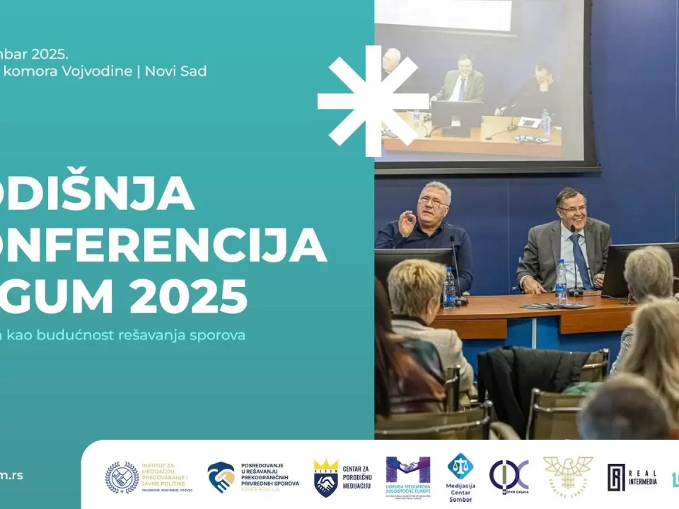 Promo vizual za “Godišnju konferenciju REGUM 2025”, sa natpisom “Medijacija kao budućnost rešavanja sporova”. Leva polovina slike je u zeleno-plavoj boji sa tekstom i datumom događaja – 28. novembar 2025, Privredna komora Vojvodine, Novi Sad. Desno je fotografija panela na konferenciji, gde trojica govornika sede za stolom ispred publike, dok je u gornjem desnom uglu REGUM logo sa simbolom ruku u rukovanju. Na dnu su logotipi organizatora i partnera konferencije.